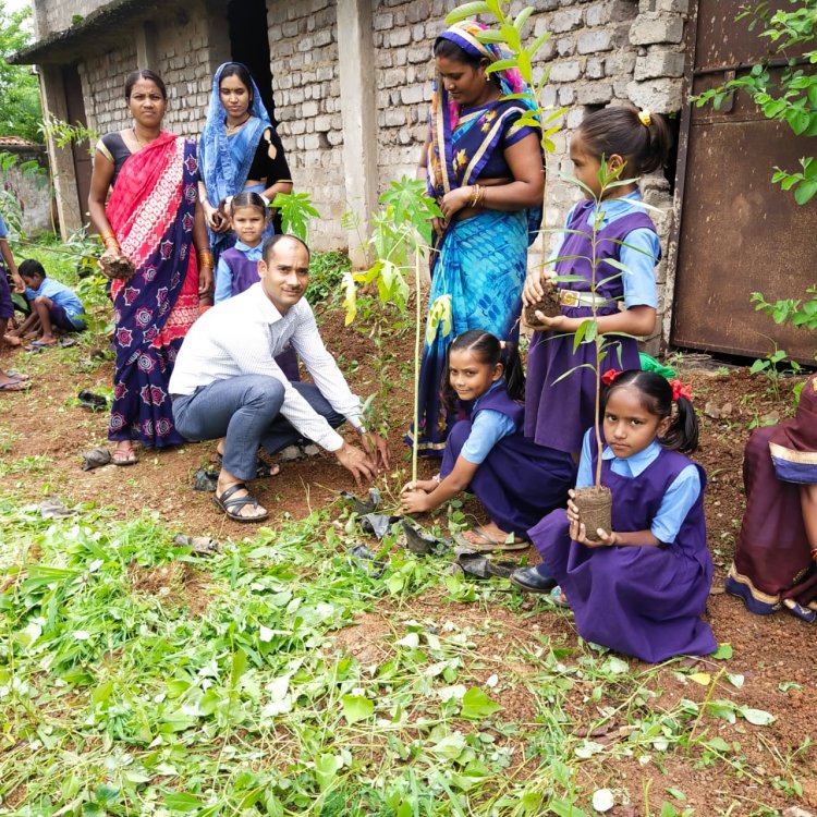शासकीय प्राथमिक शाला बेलभाठा  में वृक्षारोपण किया गया।