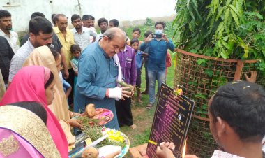 ग्राम बिरोदा में विधायक धनेन्द्र साहू द्वारा 123.90 लाख रूपये की विकास कार्यों का भूमिपूजन किया गया।