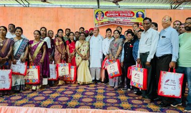 सद्भावना कुटी में विधायक धनेंद्र साहू द्वारा सेवानिवृत्त एवं उत्कृष्ट शिक्षकों का किया गया सम्मान।
