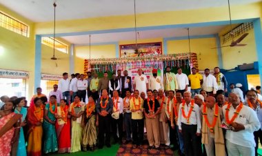 संयुक्त शिक्षक संघ अभनपुर द्वारा किया गया सेवानिवृत शिक्षको का सम्मान ।