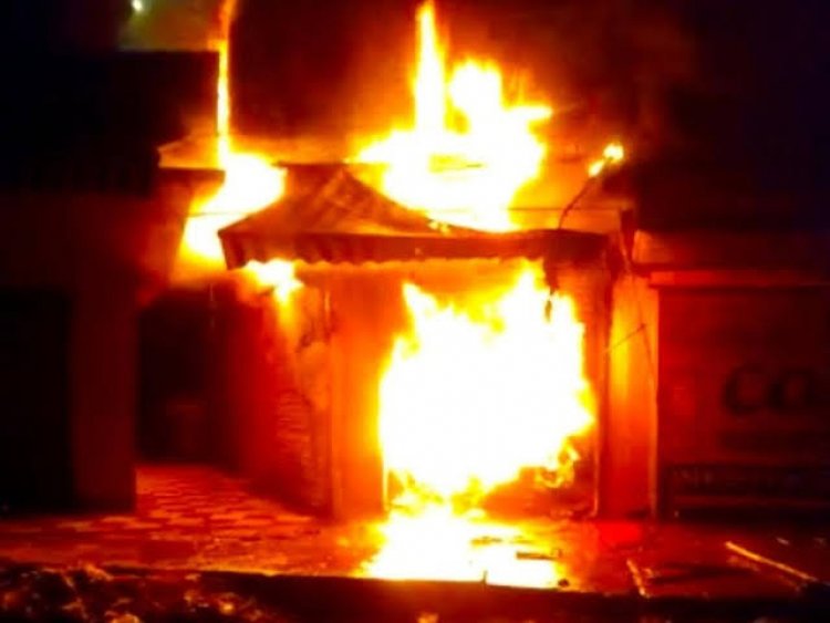अभनपुर के इलेक्ट्रॉनिक्स दुकान में लगी आग, करोड़ों का हुआ नुकसान