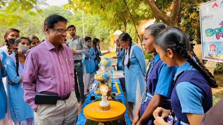 अभनपुर के कन्या विद्यालय में साइंस फ़ेयर का आयोजन हुआ संपन्न